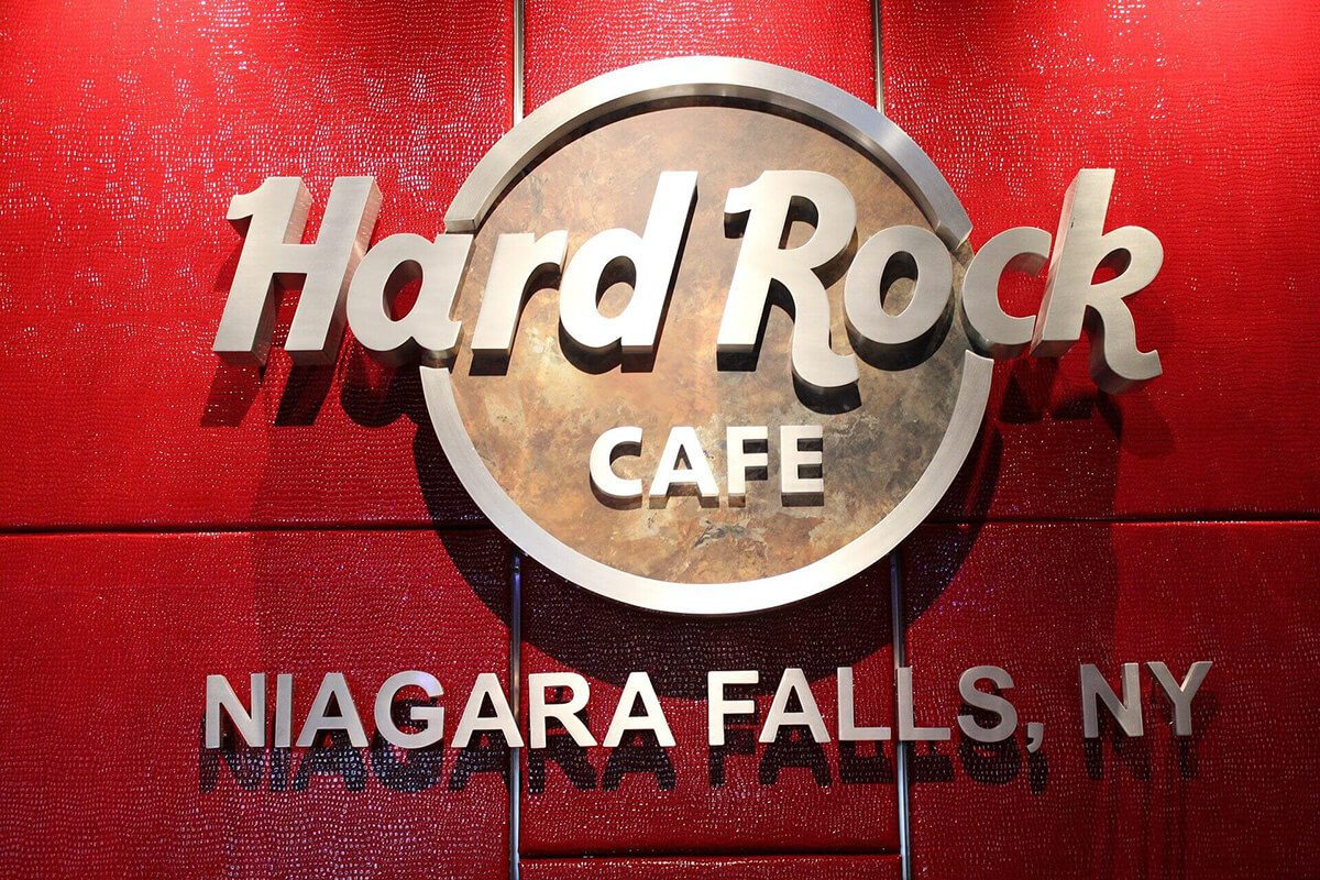 When Hard Rock Café Hired 120 People Through Facebook in Four Weeks
