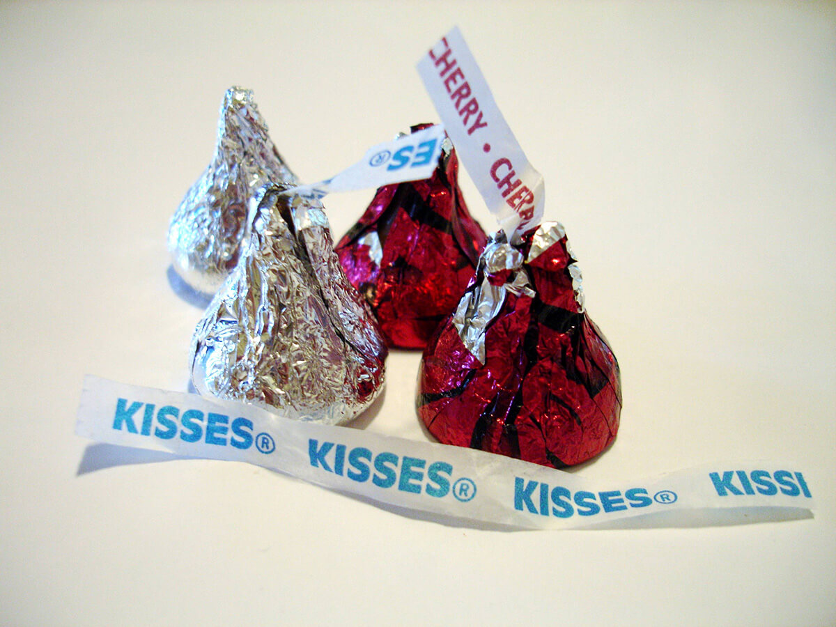 Hershey's_Kisses_and_Cherry_Cordial_Creme_Kisses