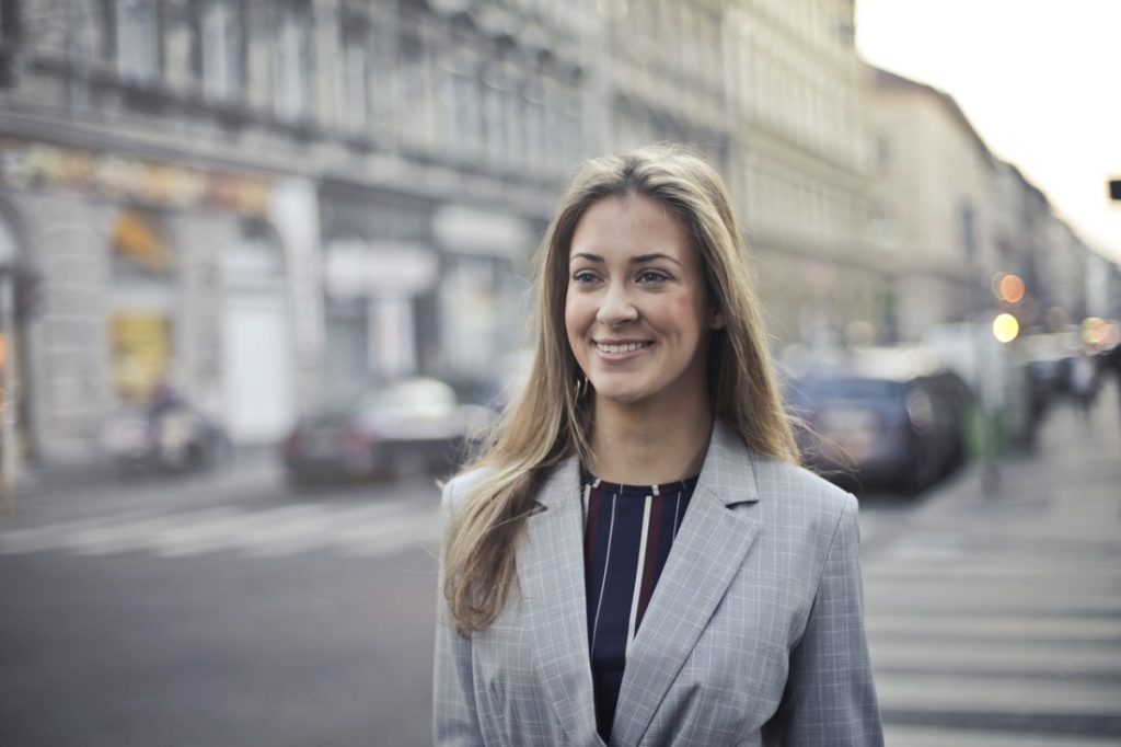 dress-wardrobe-essentials-female-lawyers