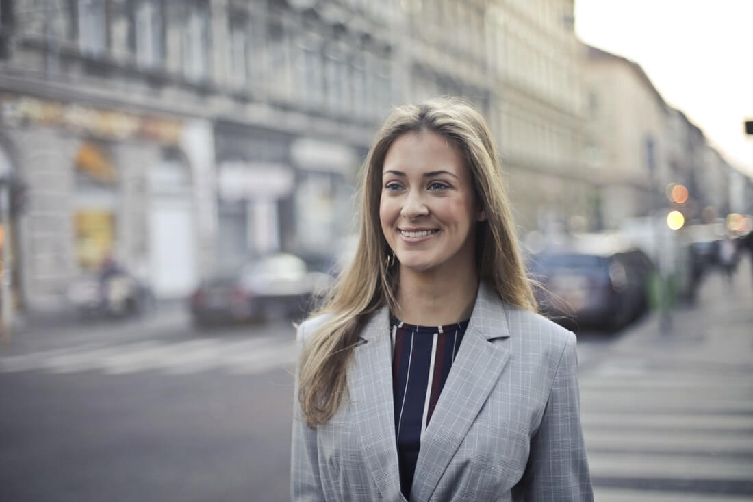 dress-wardrobe-essentials-female-lawyers