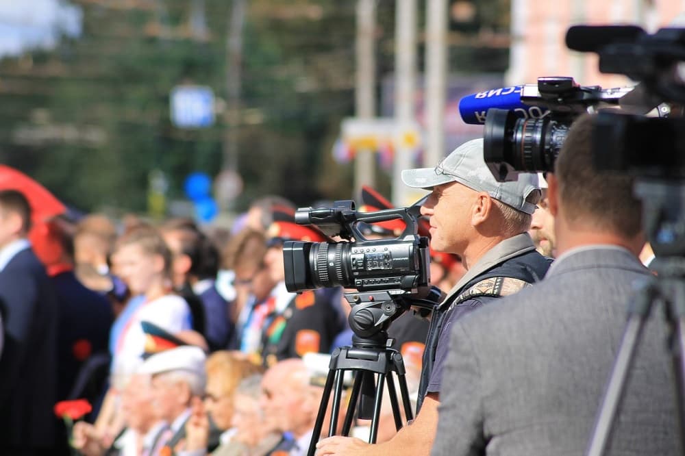 news reporter jobs for literature majors