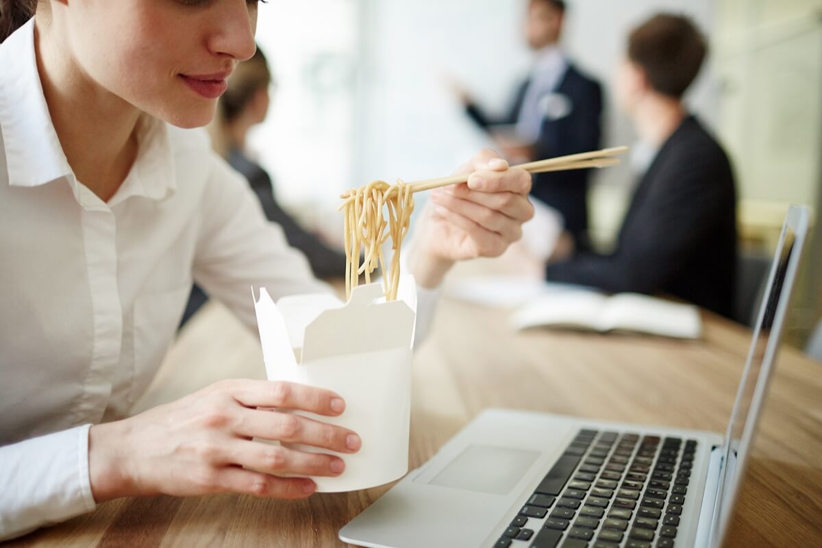 desk eating at work and lunch office policy