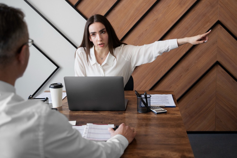 how to manage a disgruntled employee