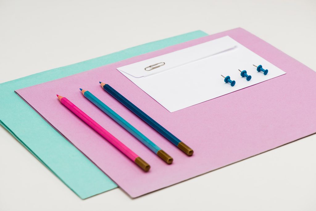 A novelty pen or pencil set
