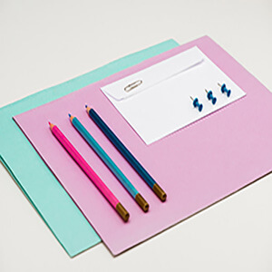 A novelty pen or pencil set