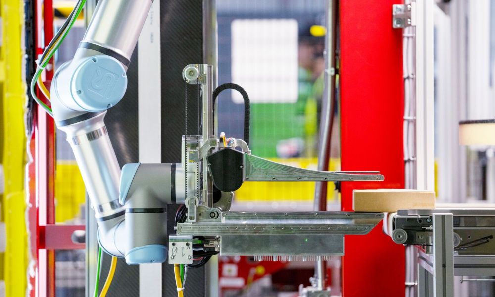 Amazon robots replace workers