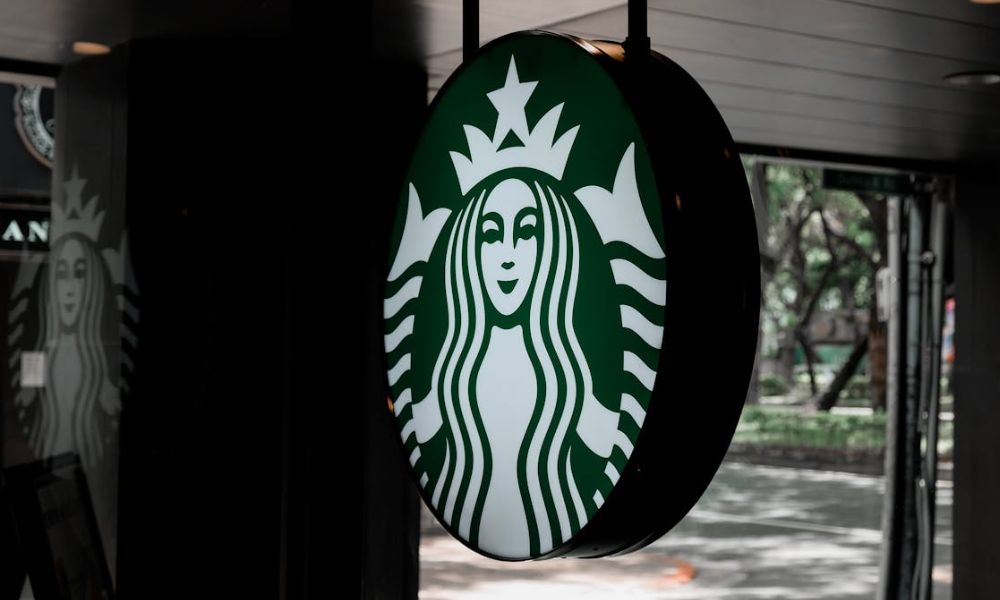 Starbucks layoff 900