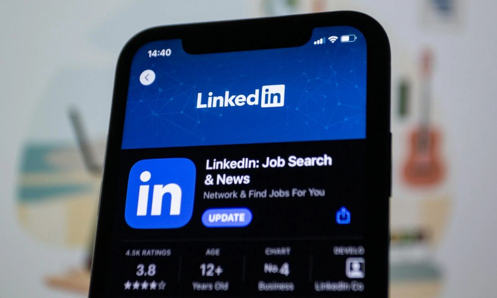 LinkedIn dating professionals app tinder